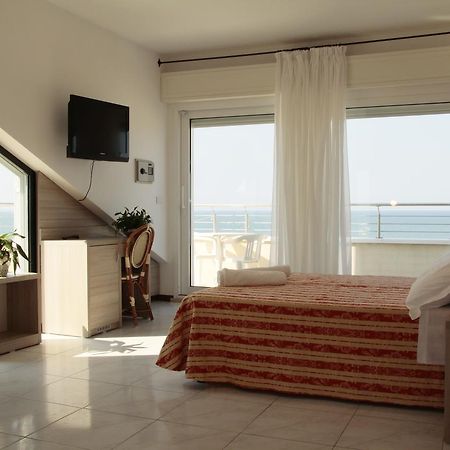 Hotel Bellevue Cattolica Dış mekan fotoğraf